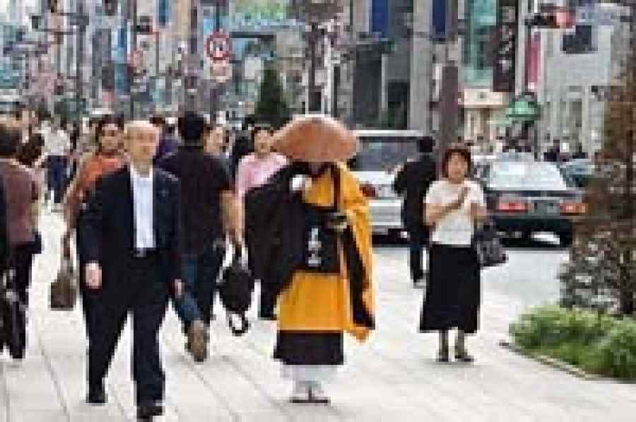 buddhist_monk_ginza.jpg